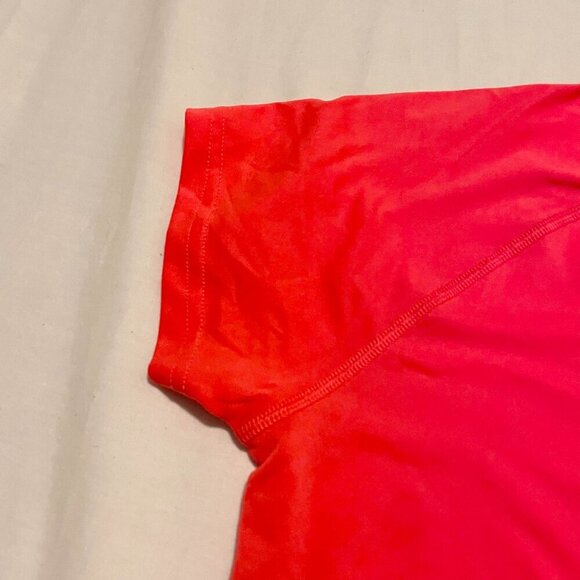 Under Armour Womens Shirt Size Small Heatgear Semi Fitted Tshirt Vneck - Picture 6 of 16